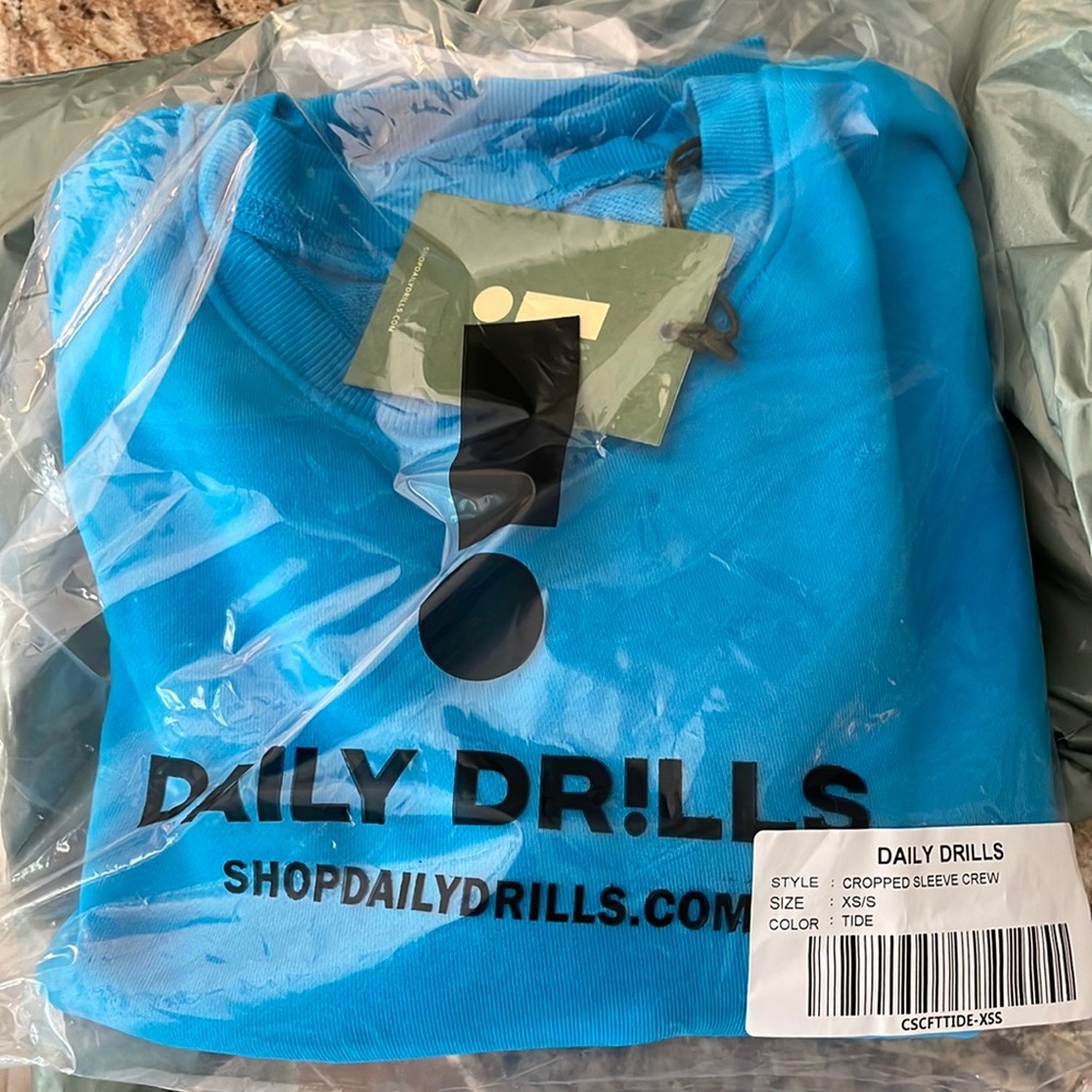 NWT Daily Drills Short Sleeve Crew in “Tide” XS/S